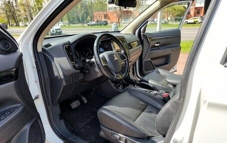 Mitsubishi Outlander III рестайлинг 3, 2014 год, 2 200 000 рублей, 9 фотография
