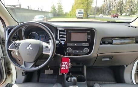 Mitsubishi Outlander III рестайлинг 3, 2014 год, 2 200 000 рублей, 8 фотография
