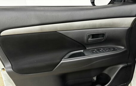 Mitsubishi Outlander III рестайлинг 3, 2014 год, 1 495 000 рублей, 9 фотография