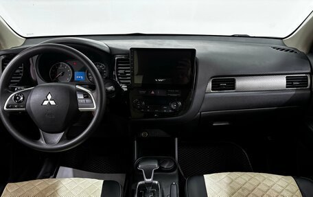 Mitsubishi Outlander III рестайлинг 3, 2014 год, 1 495 000 рублей, 13 фотография