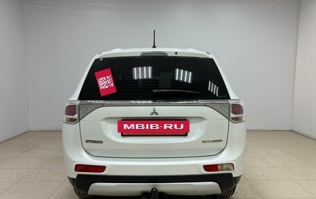 Mitsubishi Outlander III рестайлинг 3, 2014 год, 1 495 000 рублей, 6 фотография