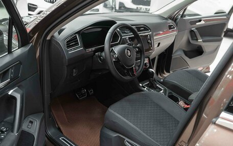 Volkswagen Tiguan II, 2018 год, 2 350 000 рублей, 6 фотография