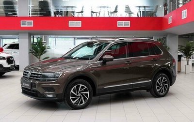 Volkswagen Tiguan II, 2018 год, 2 350 000 рублей, 1 фотография