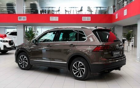 Volkswagen Tiguan II, 2018 год, 2 350 000 рублей, 4 фотография