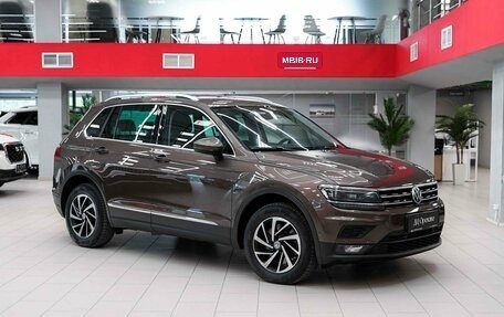 Volkswagen Tiguan II, 2018 год, 2 350 000 рублей, 3 фотография
