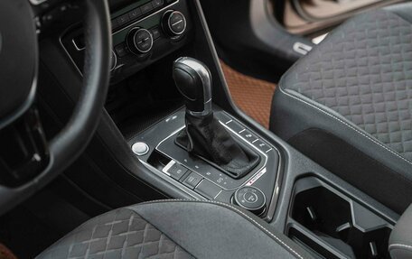 Volkswagen Tiguan II, 2018 год, 2 350 000 рублей, 10 фотография