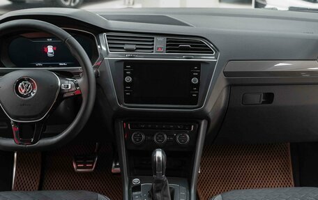 Volkswagen Tiguan II, 2018 год, 2 350 000 рублей, 12 фотография