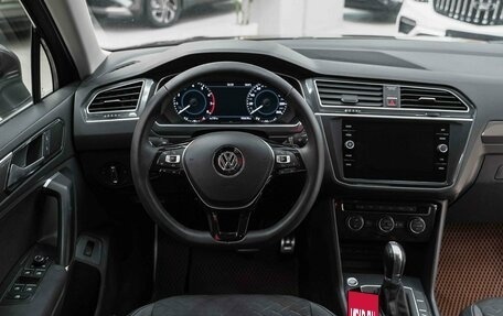 Volkswagen Tiguan II, 2018 год, 2 350 000 рублей, 13 фотография