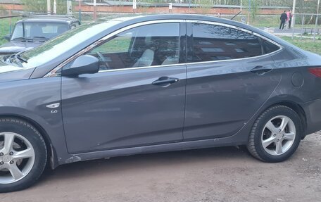 Hyundai Solaris II рестайлинг, 2013 год, 650 000 рублей, 4 фотография