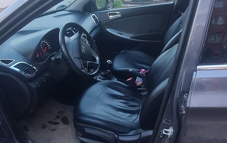Hyundai Solaris II рестайлинг, 2013 год, 650 000 рублей, 6 фотография
