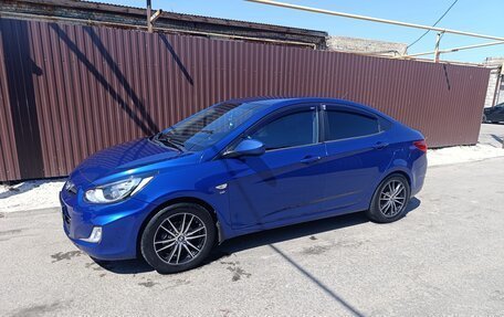 Hyundai Solaris II рестайлинг, 2012 год, 900 000 рублей, 1 фотография