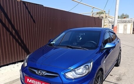 Hyundai Solaris II рестайлинг, 2012 год, 900 000 рублей, 2 фотография
