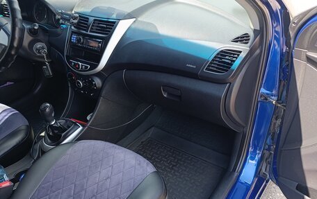 Hyundai Solaris II рестайлинг, 2012 год, 900 000 рублей, 12 фотография