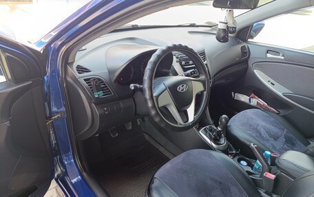 Hyundai Solaris II рестайлинг, 2012 год, 900 000 рублей, 11 фотография