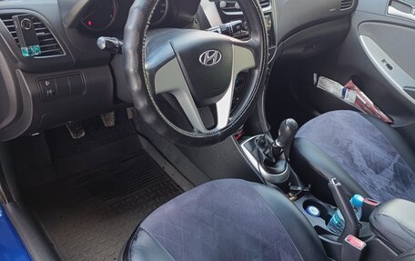 Hyundai Solaris II рестайлинг, 2012 год, 900 000 рублей, 10 фотография