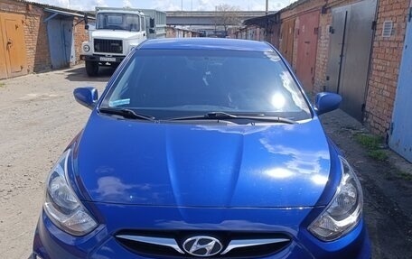 Hyundai Solaris II рестайлинг, 2012 год, 900 000 рублей, 5 фотография