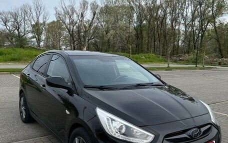 Hyundai Solaris II рестайлинг, 2012 год, 855 000 рублей, 2 фотография
