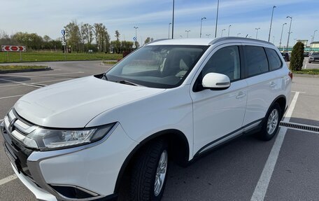 Mitsubishi Outlander III рестайлинг 3, 2015 год, 1 700 000 рублей, 3 фотография
