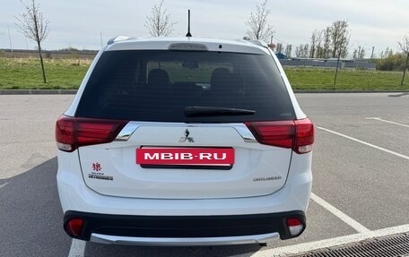 Mitsubishi Outlander III рестайлинг 3, 2015 год, 1 700 000 рублей, 5 фотография