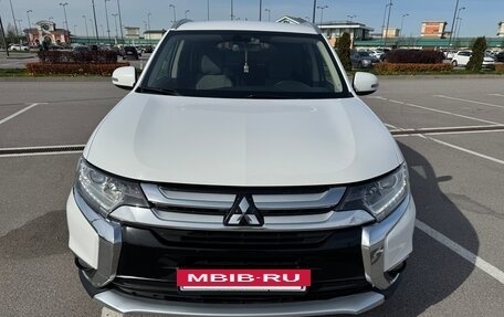 Mitsubishi Outlander III рестайлинг 3, 2015 год, 1 700 000 рублей, 4 фотография