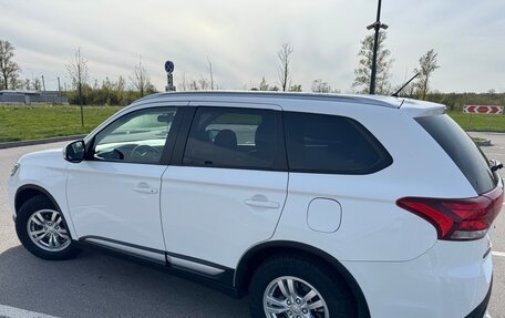 Mitsubishi Outlander III рестайлинг 3, 2015 год, 1 700 000 рублей, 6 фотография