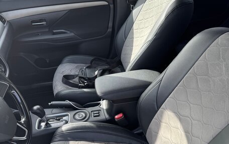 Mitsubishi Outlander III рестайлинг 3, 2015 год, 1 700 000 рублей, 13 фотография