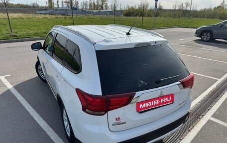 Mitsubishi Outlander III рестайлинг 3, 2015 год, 1 700 000 рублей, 7 фотография