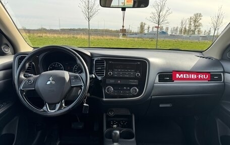 Mitsubishi Outlander III рестайлинг 3, 2015 год, 1 700 000 рублей, 9 фотография