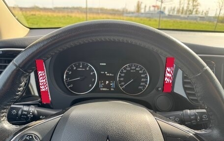 Mitsubishi Outlander III рестайлинг 3, 2015 год, 1 700 000 рублей, 12 фотография