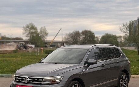 Volkswagen Tiguan II, 2018 год, 2 870 000 рублей, 3 фотография
