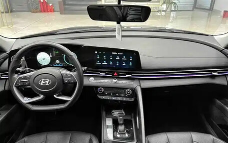 Hyundai Elantra, 2025 год, 1 190 000 рублей, 6 фотография