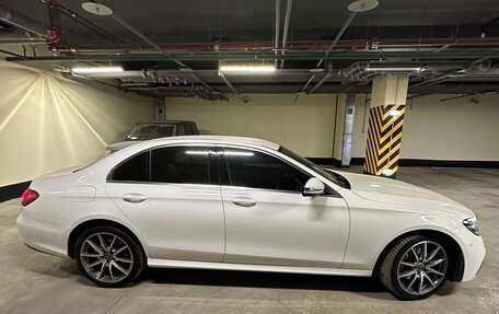 Mercedes-Benz E-Класс, 2022 год, 4 900 000 рублей, 2 фотография