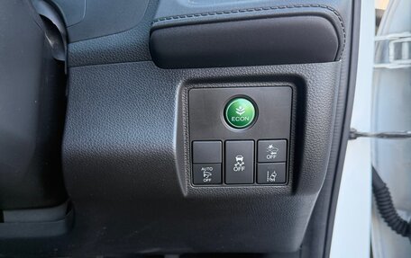 Honda Vezel, 2016 год, 1 760 000 рублей, 16 фотография