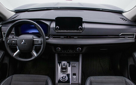 Mitsubishi Outlander, 2022 год, 3 500 000 рублей, 13 фотография