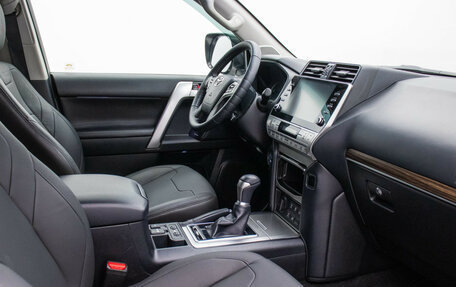 Toyota Land Cruiser Prado 150 рестайлинг 2, 2021 год, 6 280 000 рублей, 10 фотография