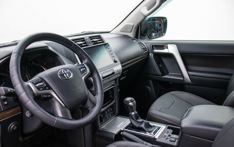 Toyota Land Cruiser Prado 150 рестайлинг 2, 2021 год, 6 280 000 рублей, 9 фотография