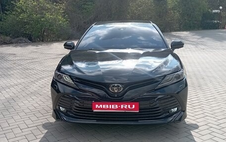 Toyota Camry, 2019 год, 3 050 000 рублей, 1 фотография