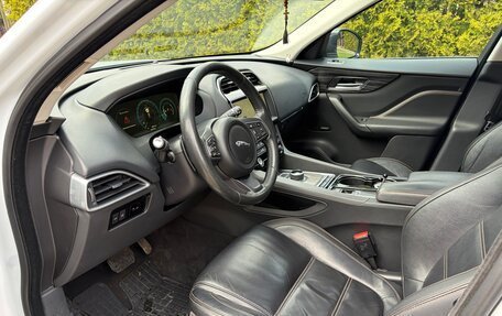 Jaguar F-Pace, 2016 год, 2 600 000 рублей, 27 фотография