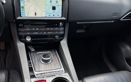 Jaguar F-Pace, 2016 год, 2 600 000 рублей, 29 фотография