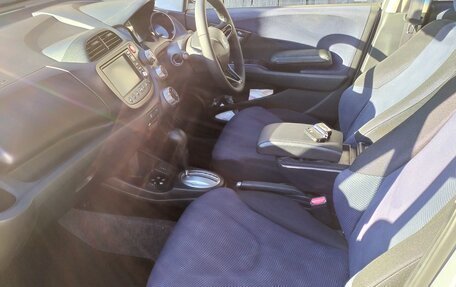 Honda Fit III, 2010 год, 670 000 рублей, 12 фотография