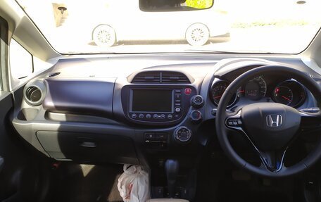 Honda Fit III, 2010 год, 670 000 рублей, 26 фотография