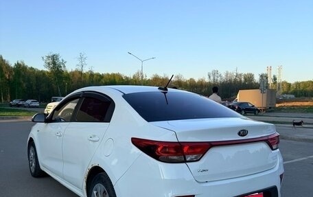 KIA Rio IV, 2017 год, 850 000 рублей, 3 фотография