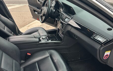 Mercedes-Benz E-Класс, 2011 год, 1 900 000 рублей, 10 фотография