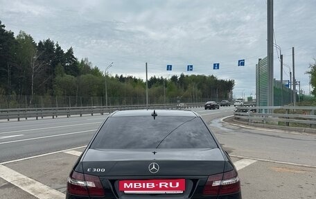 Mercedes-Benz E-Класс, 2011 год, 1 900 000 рублей, 2 фотография
