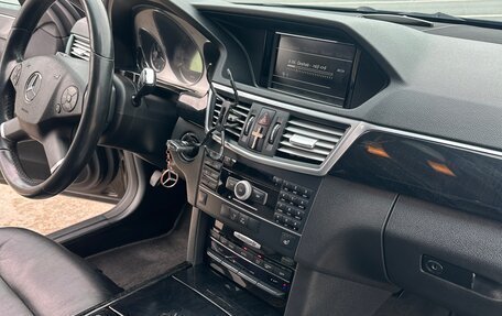 Mercedes-Benz E-Класс, 2011 год, 1 900 000 рублей, 13 фотография