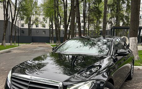 Mercedes-Benz E-Класс, 2018 год, 3 000 000 рублей, 1 фотография