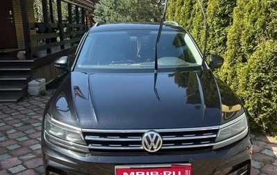 Volkswagen Tiguan II, 2018 год, 2 400 000 рублей, 1 фотография