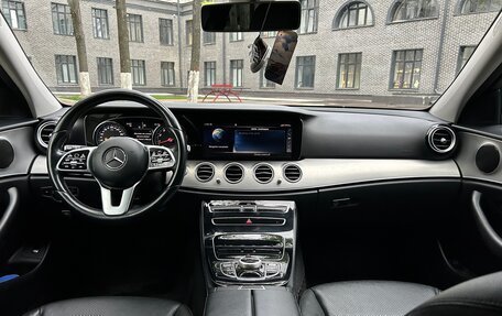 Mercedes-Benz E-Класс, 2018 год, 3 000 000 рублей, 5 фотография
