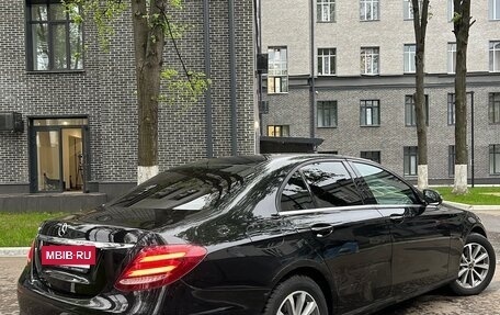 Mercedes-Benz E-Класс, 2018 год, 3 000 000 рублей, 4 фотография