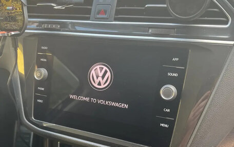 Volkswagen Tiguan II, 2018 год, 2 400 000 рублей, 6 фотография